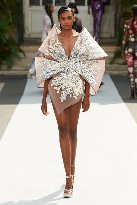 Yiqing Yin, Fall 2023 Couture, Rahul Mishra, 2023 Couture, Naeem Khan, Quirky Fashion, Creation Couture, Fashion Design Sketches, Fall 2023