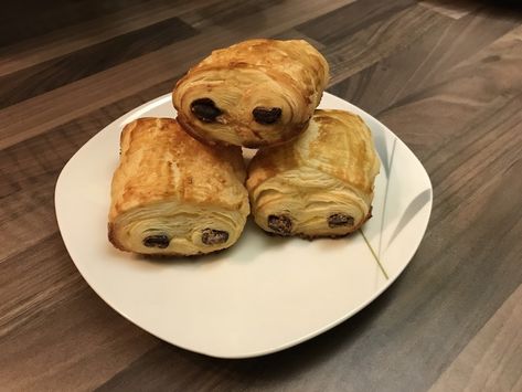 Schokoladencroissants (Pain au chocolat), ein schönes Rezept aus der Kategorie Frühstück. Toffee, Muffins, Teddy Bear, Pain Au Chocolat