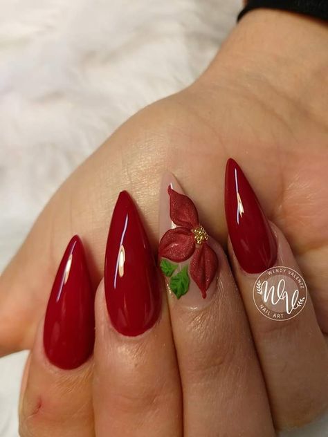 Mistletoe Christmas Nails, Pointsettia Nails, Christmas Mistletoe Nails, Poinsettia Nails Design, Pointsetta Nail Design, Poinsettia Nail Art, Poinsettia Nails, Diy Christmas Nail Designs, Christmas Nails Short