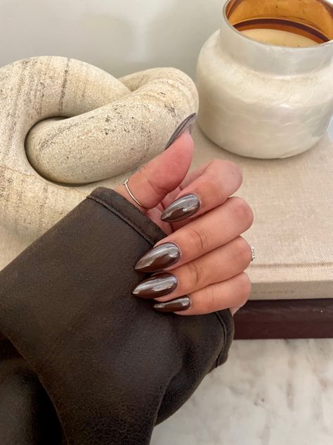 Brown With Crome Nails, Mocha Brown Chrome Nails, Brown Polish With Chrome, Brown Metalic Nails, Chocolate Brown Chrome Nails, Pearl Brown Nails, Mocha Chrome Nails, Chocolate Glaze Nails, Brown Pearl Nails