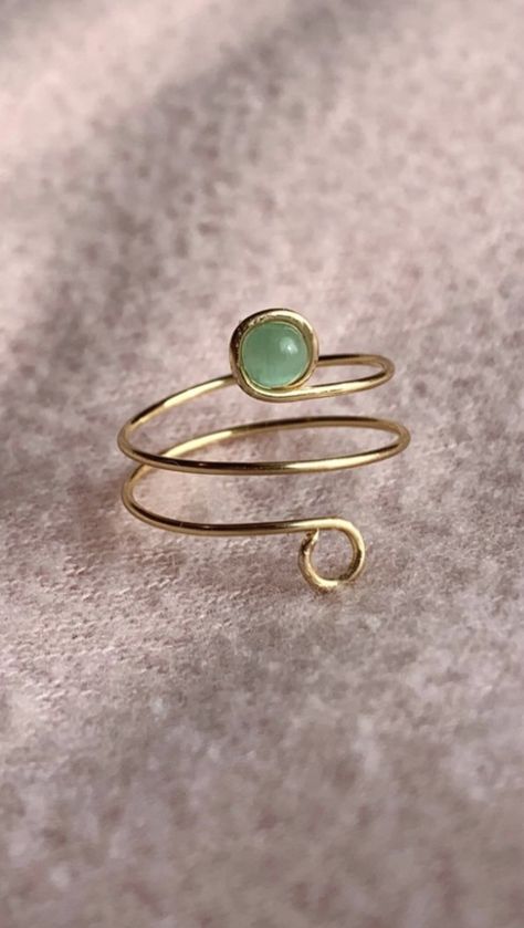 Diy Wire Jewelry Rings, Ring With Emerald, Wire Jewelry Rings, Diy Jewelry Rings, Wire Wrap Jewelry Designs, Diy Ring, Wire Wrapped Ring, Wire Jewelry Designs, How To Make Rings