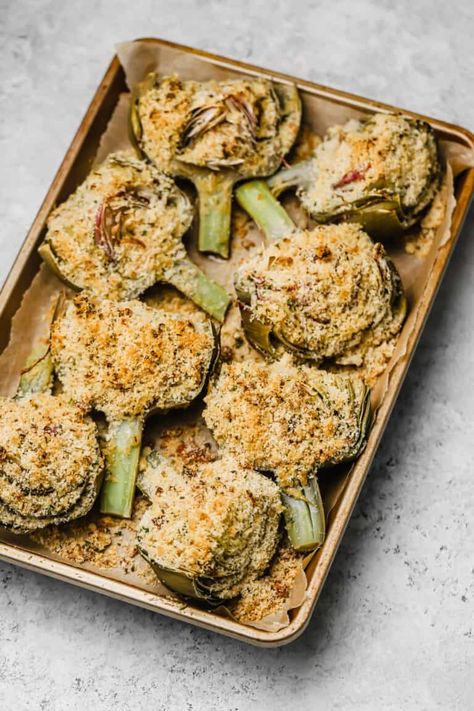 Whole Artichoke, Italian Stuffed Artichokes, Stuffed Artichokes, How To Cook Artichoke, Water With Lemon, Baked Artichoke, Holiday Appetizer, Artichoke Recipes, Sun Dried Tomatoes