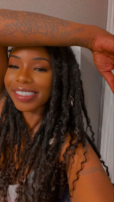 Bonet Locs are pre-made locs made with 100% virgin human hair. They can be purchased for self installs or permanent loc extensions. Human Hair Dreads Extensions, Permanent Goddess Locs, Lisa Bonet Loc Extensions, Human Hair Locs Extensions, Goddess Loc Extensions Permanent, Loc Extensions With Curly Ends, Jah Locs Extensions, Long Loc Extensions, Insta Locs Natural Hair