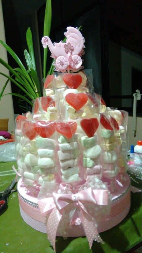 Torta di marshmallow per nascita imminente di nipotina Candy Candy, Diaper Cake, Party Ideas, Candy, Cake