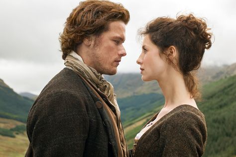 Outlander fans, a special four-episode series is coming our way this summer Outlander Painting, Starz Shows, Outlander Season 4, Richard Rankin, Outlander Claire, Outlander Season 1, Julia Stiles, Jamie Fraser Outlander, Nicholas Hoult