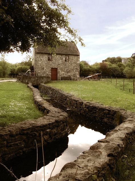 Old Irish Cottage, Gallagher Family, Bunratty Castle, Beautiful Ireland, Water Wheels, Rustic Backdrop, Grist Mill, Love Ireland, Irish Cottage