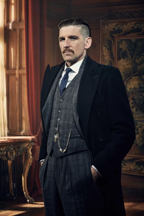 Peaky Blinders- Arthur Shelby  #PeakyBlinders Peaky Blinders Arthur, Peaky Blinders Actors, Costume Peaky Blinders, Zigarren Lounges, Gangster Suit, Peaky Blinders Costume, Suit Overcoat, Arthur Shelby, Peaky Blinders Suit