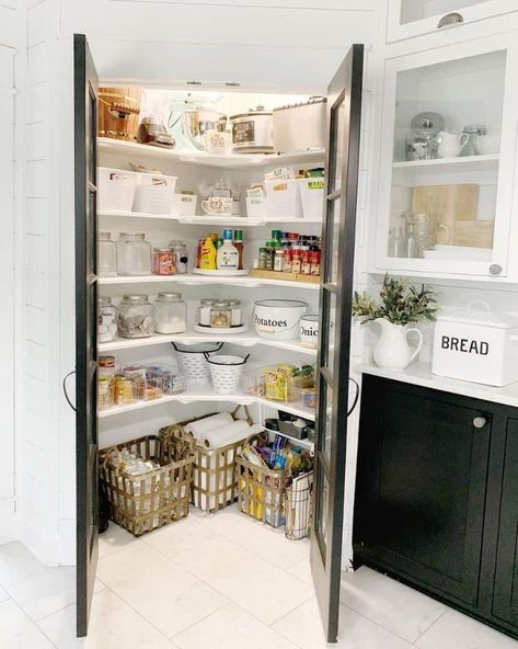 Corner Pantry Shelving Ideas Small Corner Pantry, Corner Pantry Organization, Desain Pantry Dapur, Shallow Pantry, Corner Kitchen Pantry, Small Kitchen Pantry, Pantry Layout, Small Pantry Organization, Corner Pantry