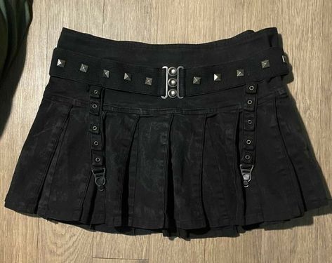 Style Alt, Skirts Y2k, Alt Fashion, Goth Outfits, Alternative Outfits, Cute Skirts, 2000s Fashion, Horror Game, Dream Clothes