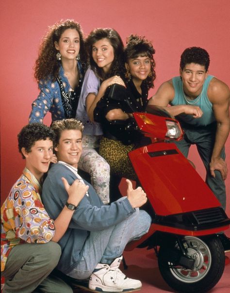 Getting inspiration for a photo shoot inspired by varsity and 90's fashion. I had no other choice but to turn to Saved By The Bell. Dustin Diamond, Lark Voorhies, Funny Group Halloween Costumes, Zack Morris, Kelly Kapowski, Bethenny Frankel, 50 & Fabulous, Lifetime Movies, Saved By The Bell