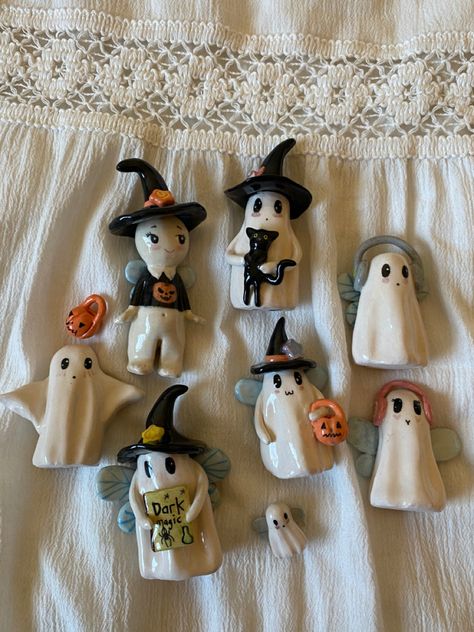 Halloween Modeling Clay Ideas, Clay Gravity Falls, Autumn Clay Crafts, Easy Clay Gifts, Clay Art Halloween, Little Ceramic Projects, Spooky Clay Projects, Diy Clay Halloween, Fall Clay Crafts