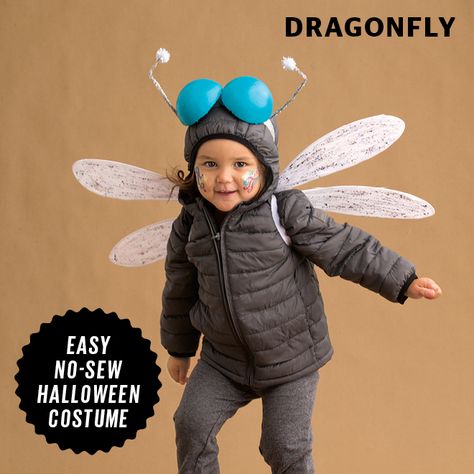 Fly on, little dragonfly! The best part about this Halloween costume? You can wear a winter coat with it! Fly Halloween Costume, Kid Halloween Costumes, Carnaval Kids, Fly Costume, Firefly Costume, Karneval Diy, Sew Halloween Costume, Bug Costume, Kid Halloween