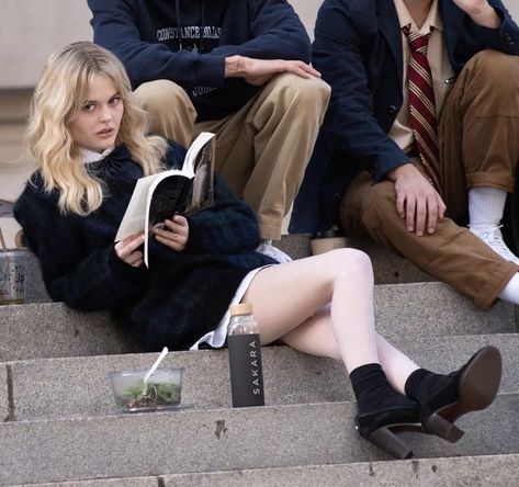 Rich Private School Aesthetic Uniform, Alfea School Aesthetic, Audrey Hope, Gossip Girl Reboot, Perfect Grade, Gossip Girls, Yennefer Of Vengerberg, Nct Johnny, Super Rich Kids