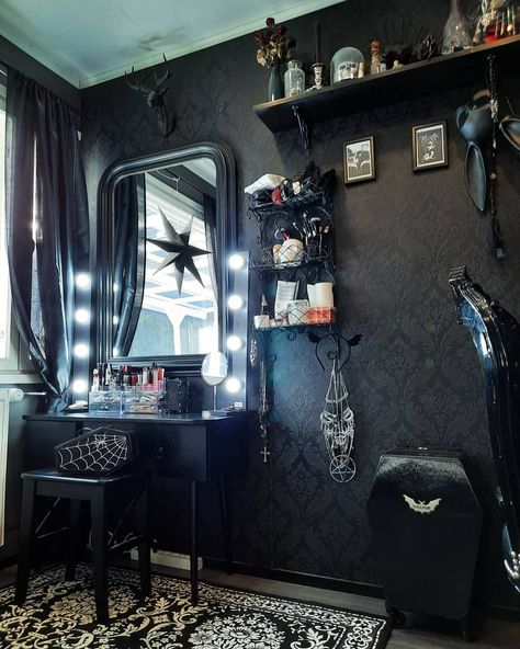 Goth Makeup Room, Goth Hair Salon, Goth Vanity, Alt Bedroom, Gothic Bedrooms, Casa Rock, Alt Room, Glam Bedroom Ideas, Salon Aesthetic