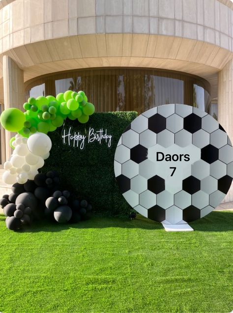 Football Theme Decoration Ideas, Football Themed Birthday Party Decorations, Football Theme Party Decorations, Soccer Birthday Decorations, Soccer Birthday Theme, Soccer Theme Birthday Party, Soccer Birthday Party Ideas, Football Party Balloons, Soccer Party Decorations