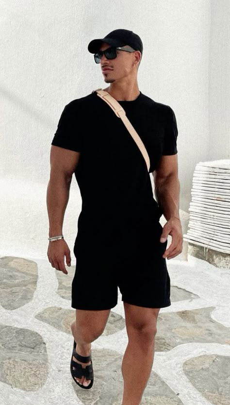 Teaching Mens Fashion, Black Summer Outfits, Vacation Outfits Men, Black Outfit Men, Herren Style, Mens Shorts Outfits, Mens Summer Outfits, Street Style Outfits Men, Mens Outfit Inspiration