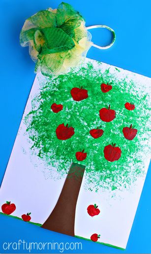 Make an Apple Tree Craft Using a Pouf Sponge #Fall craft for kids! | CraftyMorning.com Oc Crafts, Apple Tree Craft, September Crafts, Children Crafts, Apple Activities, Apple Craft, Fall Art Projects, Apple Theme, Tree Craft