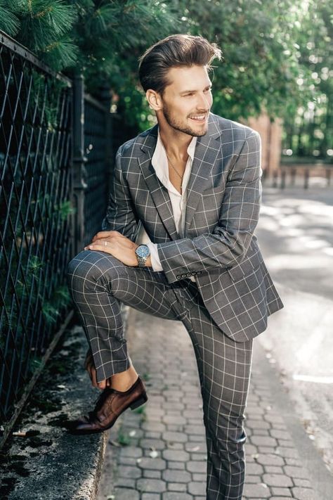 Streetstyle Hairstyle, Casual Suit Look, Business Casual Outfits For Men, Formal Outfit Ideas, Plaid Suit Men, Male Suits, Checkered Suit, Kpop Fashion Men, A Man In A Suit