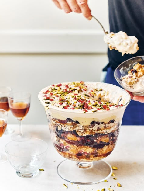 Panettone Recipes, Panettone Trifle, Christmas Custard, Christmas Trifles, Christmas Panettone, Traditional Christmas Pudding, Desserts Trifle, Roasted Fruit, Christmas Trifle Recipes