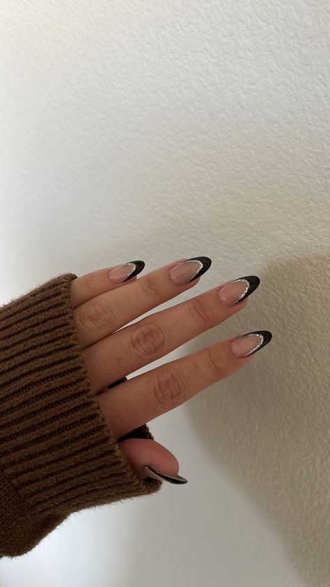 Almond French Tip Nails, Almond French Tip, Sliver Nails, Black Almond Nails, Molde F1, Hoco Nails, Formal Nails, Subtle Nails, Summery Nails