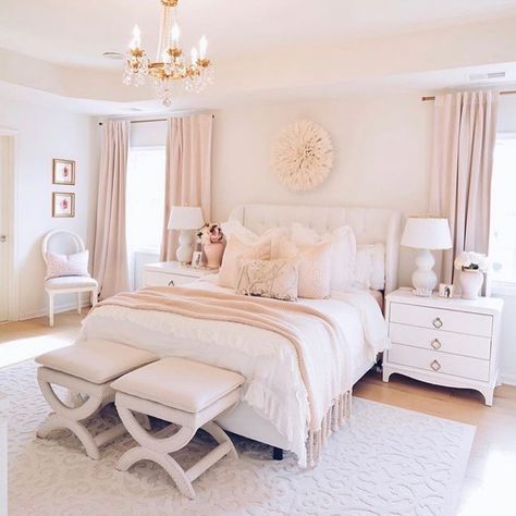 Classy Rooms, Pink Bedroom Decor, Classy Bedroom, Woman Bedroom, Girl Bedroom Designs, Redecorate Bedroom, Teen Bedroom Decor, Girl Bedroom Decor, Room Design Bedroom