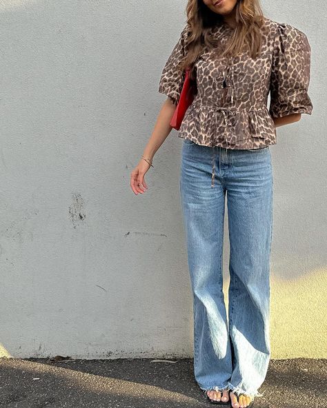 leopard print top, blue jeans, sandals, summer outfit, spring outfit 🪽🧸🐞 Sandals Summer Outfit, Leopard Top Outfit, Jeans Sandals, Mood Style, Blue Jean Outfits, Leopard Top, Leopard Print Top, Dark Blue Jeans, Fashion Spring