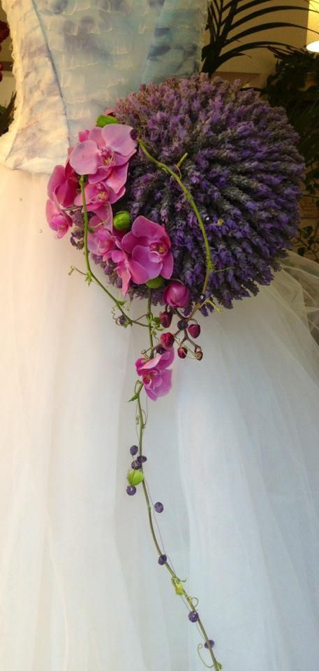 "Much ado about weddings" Modern Bridal Bouquets, Bouquet Bride, Unique Bouquet, Hand Bouquet, Cascade Bouquet, Pink Orchids, Pink Dark, Deco Floral, Bride Bouquets