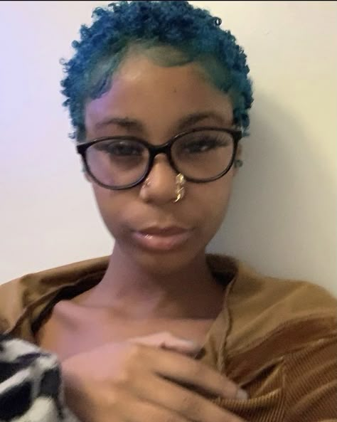 Blue Hair On Black Women, Short Cuts For Black Women, Hairdye Ideas, Natural Hair For Black Women, Natural Hair Styles Ideas, Colored Natural Hair, Head Hairstyles, Short Blue Hair, Relaxed Hairstyles