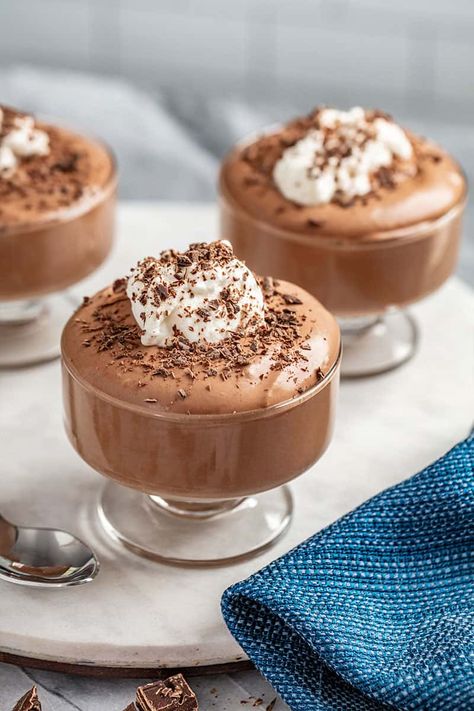 5 Ingredient Chocolate Mousse - thestayathomechef.com Cream Brulee, Stay At Home Chef, Dump Cakes, Chocolate Mousse Recipe, Creamy Rice, French Dessert, Dessert Tray, Mousse Recipes, Chocolate Dessert Recipes