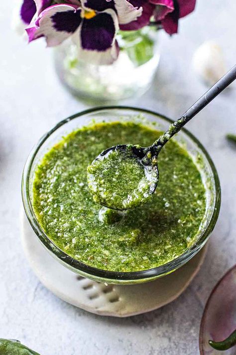 Sauce For Seafood, Green Chilli Sauce, Chili Lime Sauce, Green Chili Sauce, Dairy Free Pesto, Parsley Pesto, Thai Chili Sauce, Chili Sauce Recipe, Cilantro Lime Sauce