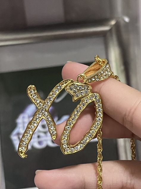 The Weeknd merch Xo Necklace The Weeknd, The Weeknd Gifts, Weeknd Birthday, Xo Chain, The Weeknd Birthday, Weeknd Merch, The Weeknd Merch, Xo Necklace, Gang Signs