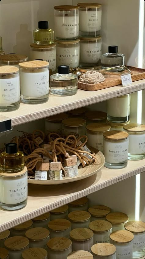 Candle Supply Storage, Candle Shop Interior Design, Home Candle Studio, Candle Shop Interior, Candle Studio Ideas, Candle Display Retail, Candle Shop Display, Candle Store Display, Candle Display Ideas