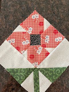 Easy Flower Quilt Block Free Pattern, Quilt Flower Blocks, Pieced Flower Quilt Blocks, Poppy Quilt Block, Poppy Quilt Pattern, Free Flower Quilt Block Patterns, Flower Quilts Patterns, Flower Quilt Patterns Free, Table Runners Free Patterns