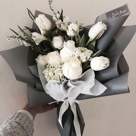 white and grey flowers, luxury florals, flower arrangement Modern Bouquet, Bouquet Wrapping, Flowers Bouquet Gift, Bouquet Wrap, How To Wrap Flowers, Bouquet Arrangements, Grey Flowers, Trendy Flowers, Floral Ideas