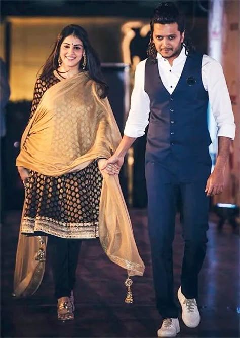 Genelia D'Souza Deshmukh Indian Maternity Wear, Celebrity Maternity, Indian Maternity, Celebrity Maternity Style, Indian Baby Showers, Lara Dutta, Indian Celebrity, Genelia D'souza, Indian Baby