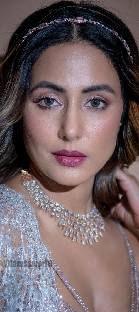 Heena Khan, Hina Khan, Indian Tv Actress, Arab Women, Actor Model, Actress Photos, Makeup Ideas, Beauty Women, Actresses