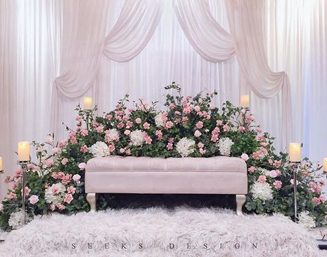 Pelamin Simple Elegant, Pelamin Minimalist Rumah, Dekor Pelaminan Simple, Pelamin Tunang Simple, Pelamin Rumah, Wedding Draping Backdrop, Pelamin Cantik, Contemporary Wedding Decor, Pelamin Nikah