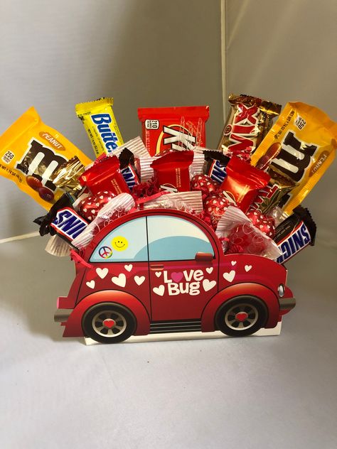 Valentines Day Candy Bouquet, Valentine Candy Bouquet, Love Bug Valentine, Valentines Day Candy, Bug Gifts, Candy Arrangements, Candy Gift Baskets, Candy Bouquet Diy, Valentine Gift Baskets