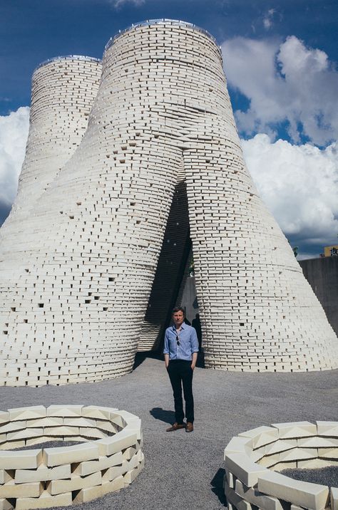 David Benjamin, creator of MoMA PS1's "Hy-Fi" Mushroom Tower Summer Installation, Solid Brick, Adobe House, Unusual Buildings, Brickwork, Architecture Photo, Sustainable Design, Building Materials, Landscape Architecture