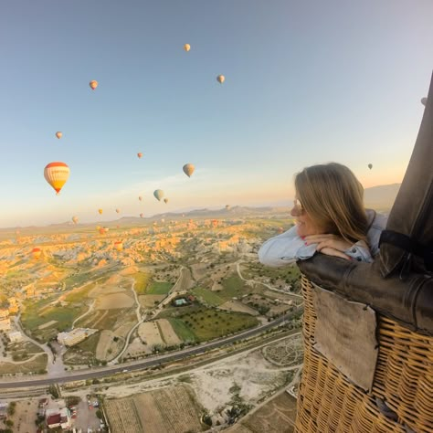 Hot Balloon Aesthetic, Hot Air Balloon Insta Pics, Self Worth Aesthetic Pictures, Hot Air Balloon Ride Aesthetic, Hot Air Balloon Date, Air Balloon Aesthetic, Hot Air Balloon Photoshoot, Hot Air Balloon Aesthetic, Air Balloon Pictures