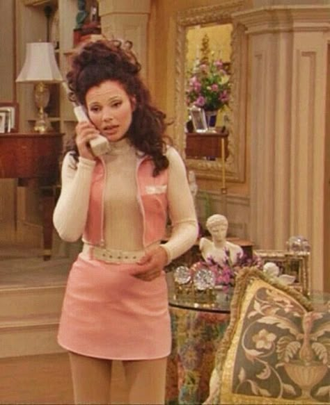 90ssclassy ⭐ on Instagram: “Fran Drescher's best style moments in The Nanny (1993 - 1999)” Mode Gossip Girl, Nanny Outfit, Fran Fine Outfits, Throwback Outfits, 00s Mode, Fran Fine, The Nanny, 00s Fashion, Early 2000s Fashion