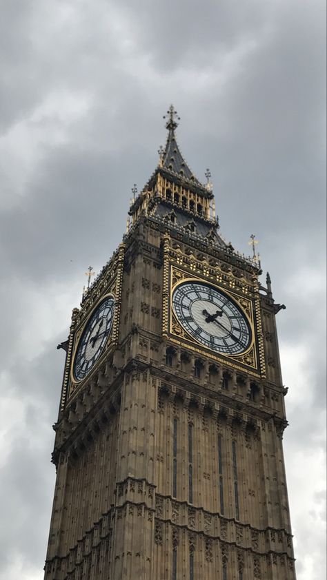 #europe #london #england #travel #bigben #clock #cloudy #gloomy #architecture #aesthetic Vintage London Aesthetic, Victoria Aesthetic, London England Travel, London Clock, Architecture Aesthetic, England Aesthetic, Aesthetic London, London Vibes, London Dreams