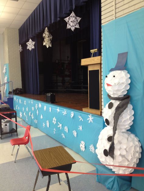 big chill performance decorations Holiday Classroom Decorations, Christmas Concert Ideas, Thanksgiving Crafts For Toddlers, School Christmas Party, St Gerard, Winter Wonderland Decorations, Christmas Stage, Dance Decorations, Holiday Classroom