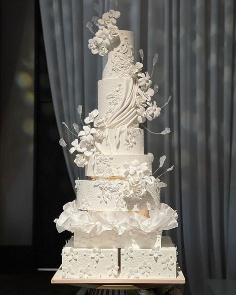 Wedding Manifestation, Concrete Wedding Cake, French Wedding Cakes, Concrete Wedding, Bettering Yourself, Butterfly Wedding Cake, 25 Anniversary Cake, Tall Wedding Cakes, Fancy Wedding Cakes