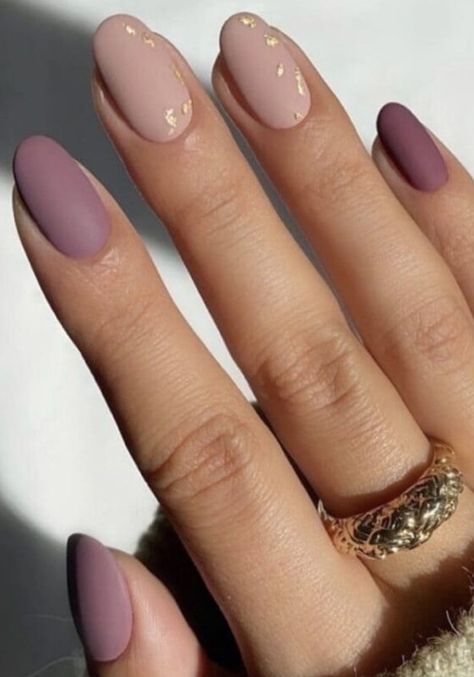 Nails Round Shape Designs, Short Round Gel Nails Ideas, Short Round Matte Nails, Autumn Nails Round, Round Beige Nails, Fall Round Gel Nails, Short Round Nails Fall Color, Short Round Brown Nails, Round Gel Nails Short