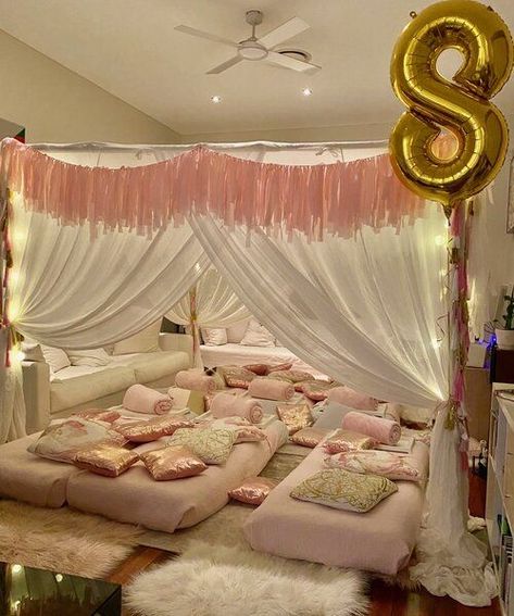 Canopy Sleepover Tent, Glamping Slumber Party Ideas, Sleeping Ideas For Sleepovers, Sleepover Living Room Setup, Pink Birthday Party Sleepover, Luxury Slumber Party, Slumber Party Set Up Ideas, Glamping Indoors, Sleepover Set Up Ideas Living Room