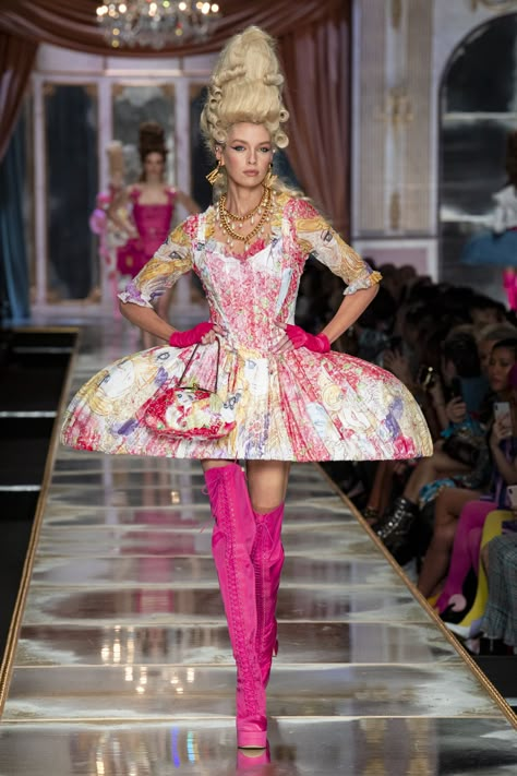 Moschino Fall 2020 Collection Camp High Fashion, Camp Runway Fashion, Camp Fashion Runway, Camp Fashion Aesthetic, Rococo Punk, Moschino 2020, Fashion Poetry, Rococo Aesthetic, Camp Fashion