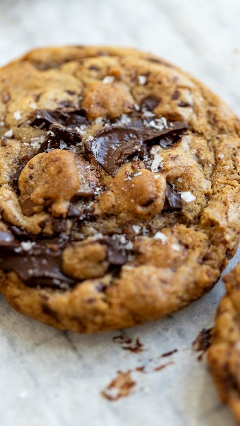 A sweet and chewy cookie with a subtle gooey centre, scented with cardamom and the most divine browned butter. These might just be your new favourite. Cardamom Cookies Recipe, Cardomom Recipes, Cardamom Cookies, Big Cookie, Browned Butter, Chocolate Chunk, Chocolate Chunk Cookies, Candy Desserts, Chewy Cookie