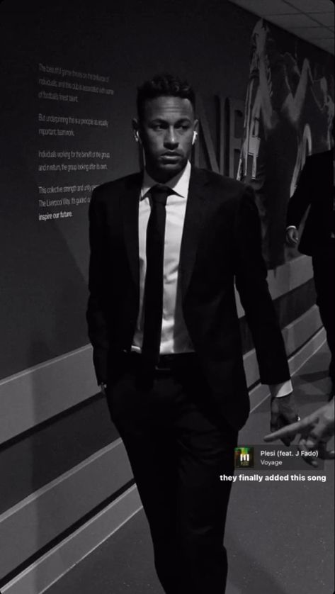 Neymar In Black Suit, Neymar Black Suit, Neymar Black And White, Messi And Neymar, Football Boys, Men In Uniform, Black Suit, Neymar Jr, Poses For Men