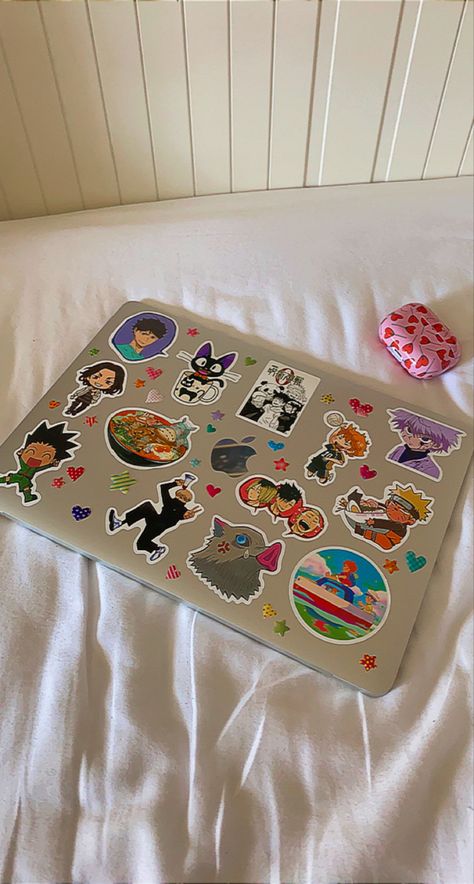 Clear Laptop Case With Stickers, Decorated Laptop Stickers, Tech Decoration, Ipad Case Stickers, Laptop Stickers Aesthetic, Cute Laptop Cases, Headphone Decoration, Diy Phone Case Design, Laptop Decoration